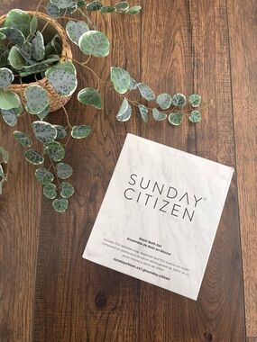 NWT Sunday Citizen Resin Bath Set in White Marble